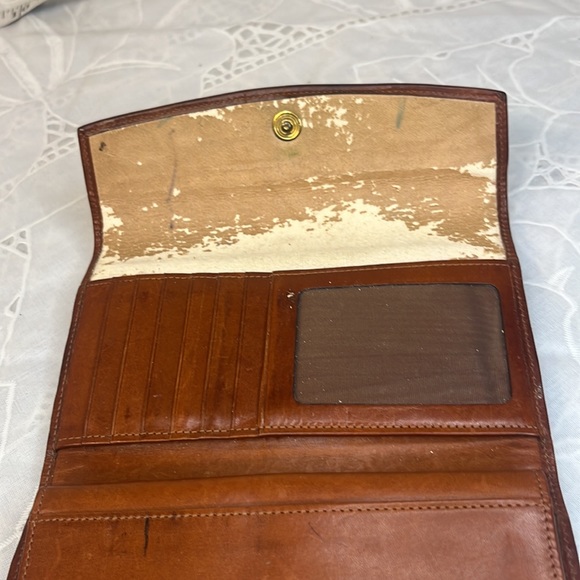 Vintage Dooney & Bourke wallet. Beige/brown - Picture 7 of 8